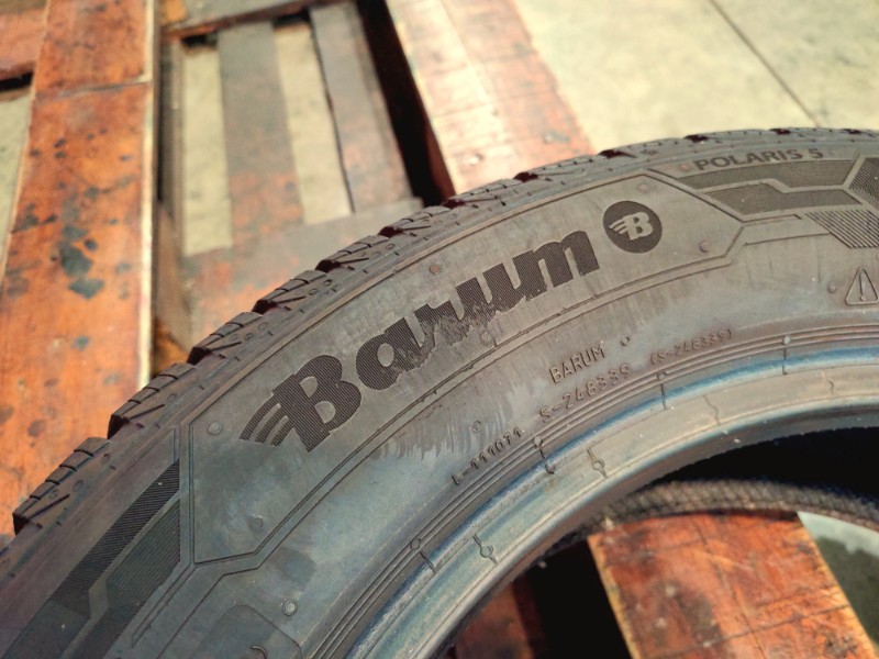 2 Gomme usate 205 55 16 Pneumatici Invernali BARUM 2 Gomme usate 205 55 16 Pneumatici Invernali BARUM
