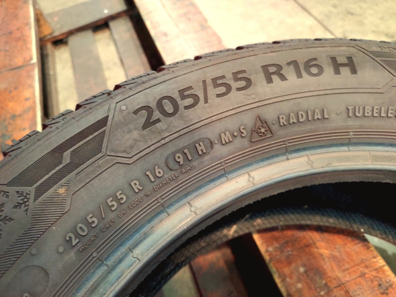 2 Gomme usate 205 55 16 Pneumatici Invernali BARUM 2 Gomme usate 205 55 16 Pneumatici Invernali BARUM