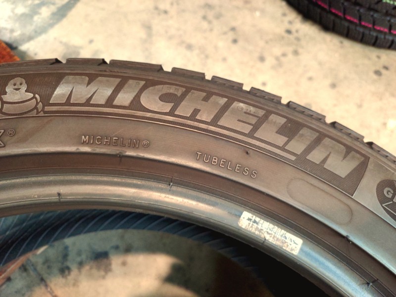 4 Gomme usate 255 45 19 Pneumatici Invernali MICHELIN 4 Gomme usate 255 45 19 Pneumatici Invernali MICHELIN
