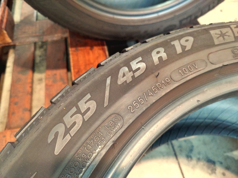 4 Gomme usate 255 45 19 Pneumatici Invernali MICHELIN 4 Gomme usate 255 45 19 Pneumatici Invernali MICHELIN