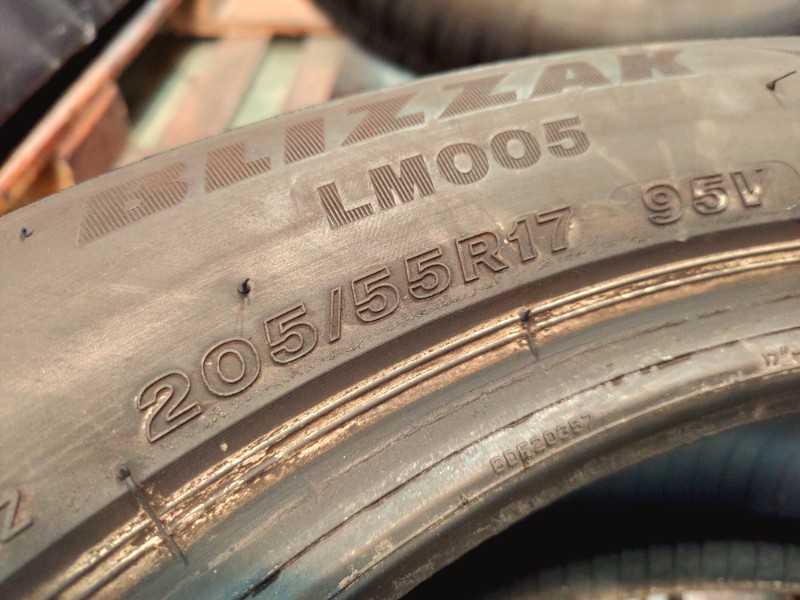 4 Gomme usate 205 55 17 Pneumatici Invernali BRIDGESTONE 4 Gomme usate 205 55 17 Pneumatici Invernali BRIDGESTONE
