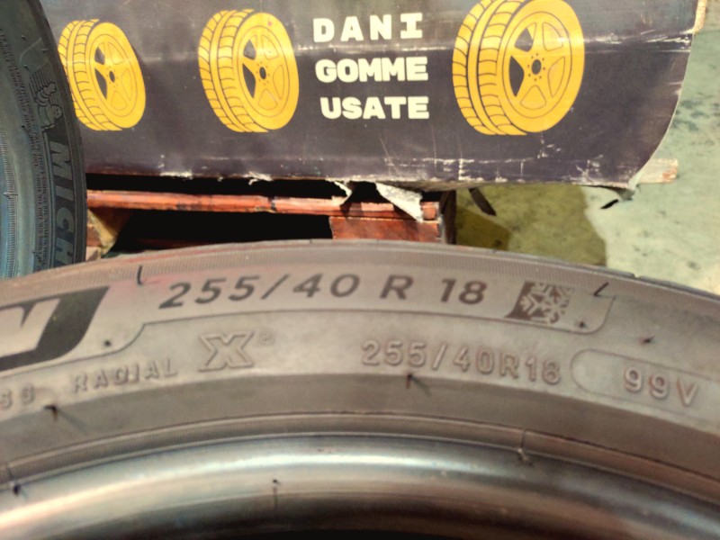 2 Gomme usate 225 45 18 e 2 Gomme usate 255 40 18 Pneumatici Invernali MICHELIN 2 Gomme usate 225 45 18 e 2 Gomme usate 255 40 18 Pneumatici Invernali MICHELIN