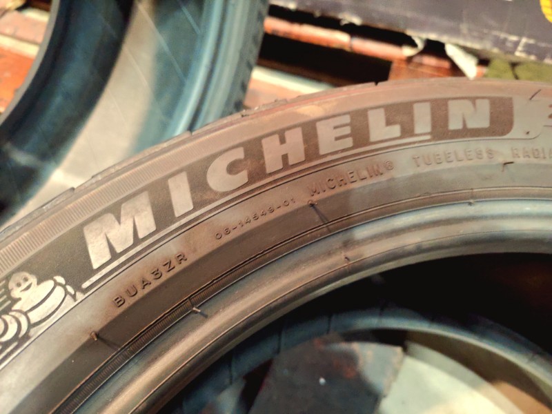 2 Gomme usate 225 45 18 e 2 Gomme usate 255 40 18 Pneumatici Invernali MICHELIN 2 Gomme usate 225 45 18 e 2 Gomme usate 255 40 18 Pneumatici Invernali MICHELIN