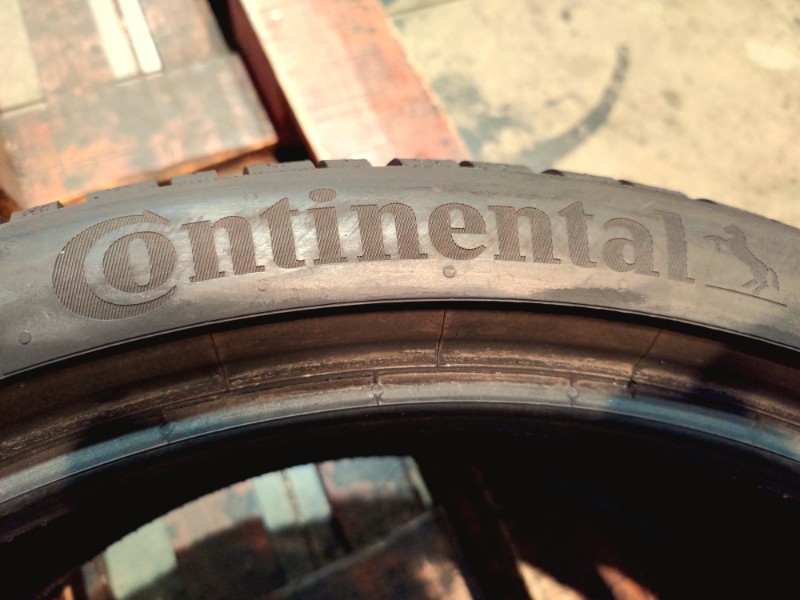 2 Gomme usate 245 35 20 Pneumatici Invernali CONTINENTAL 2 Gomme usate 245 35 20 Pneumatici Invernali CONTINENTAL