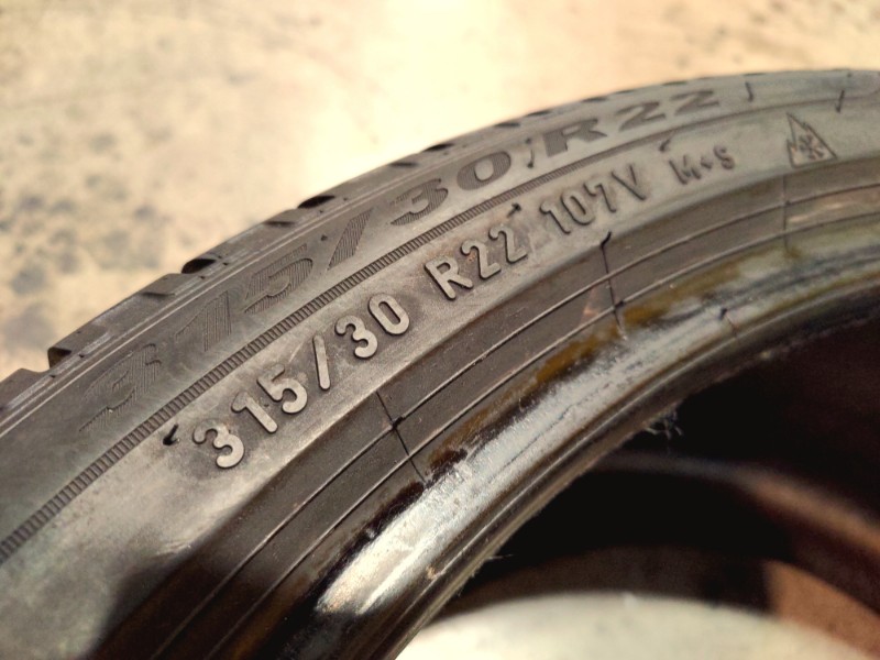 2 Gomme usate 285 35 22 e 2 Gomme usate 315 30 22 Pneumatici Invernali PIRELLI 2 Gomme usate 285 35 22 e 2 Gomme usate 315 30 22 Pneumatici Invernali PIRELLI