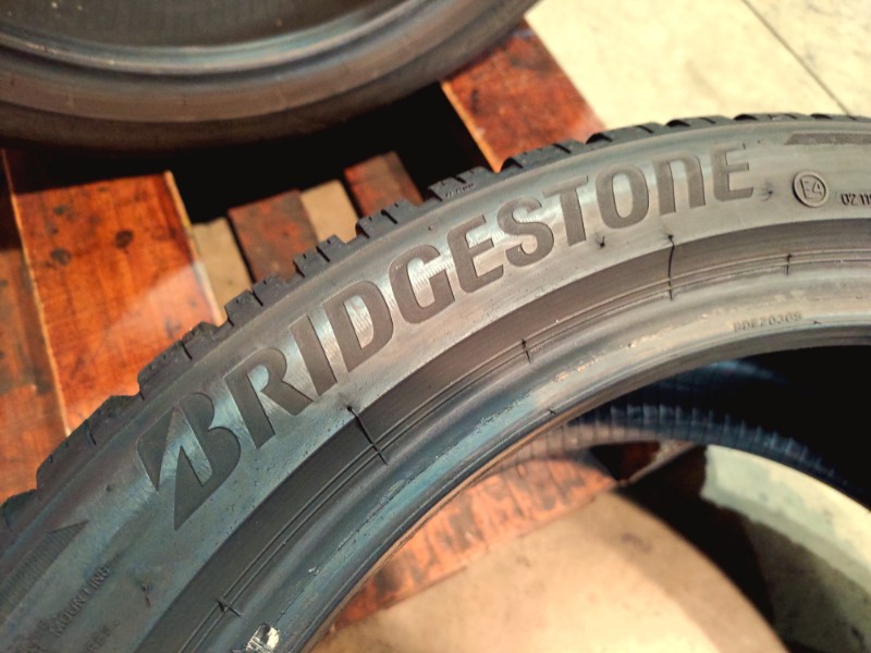 4 Gomme usate 245 40 19 Pneumatici Invernali BRIDGESTONE 4 Gomme usate 245 40 19 Pneumatici Invernali BRIDGESTONE