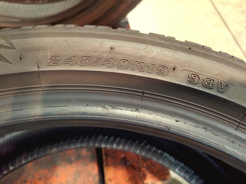 4 Gomme usate 245 40 19 Pneumatici Invernali BRIDGESTONE 4 Gomme usate 245 40 19 Pneumatici Invernali BRIDGESTONE