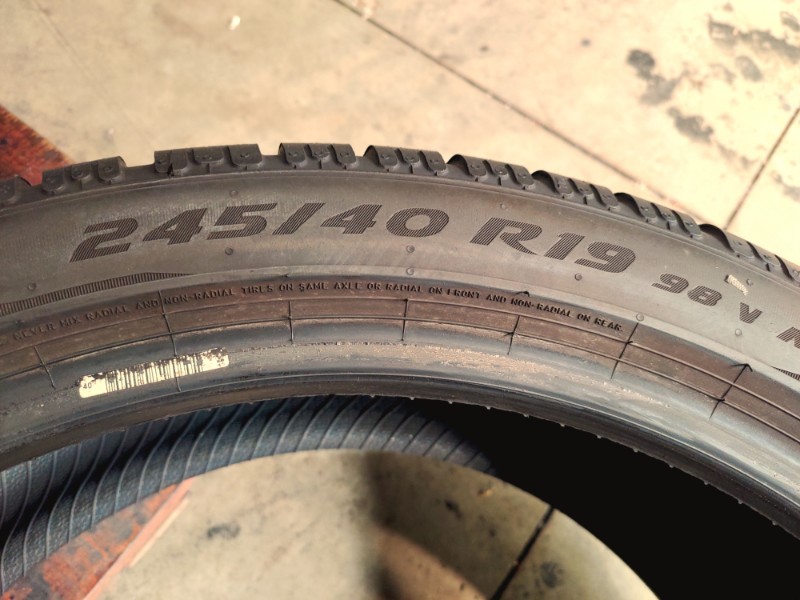 4 Gomme usate 245 40 19 Pneumatici Invernali PIRELLI 4 Gomme usate 245 40 19 Pneumatici Invernali PIRELLI