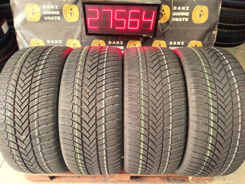 4 Gomme usate 245 40 19 Pneumatici Invernali BRIDGESTONE 4 Gomme usate 245 40 19 Pneumatici Invernali BRIDGESTONE