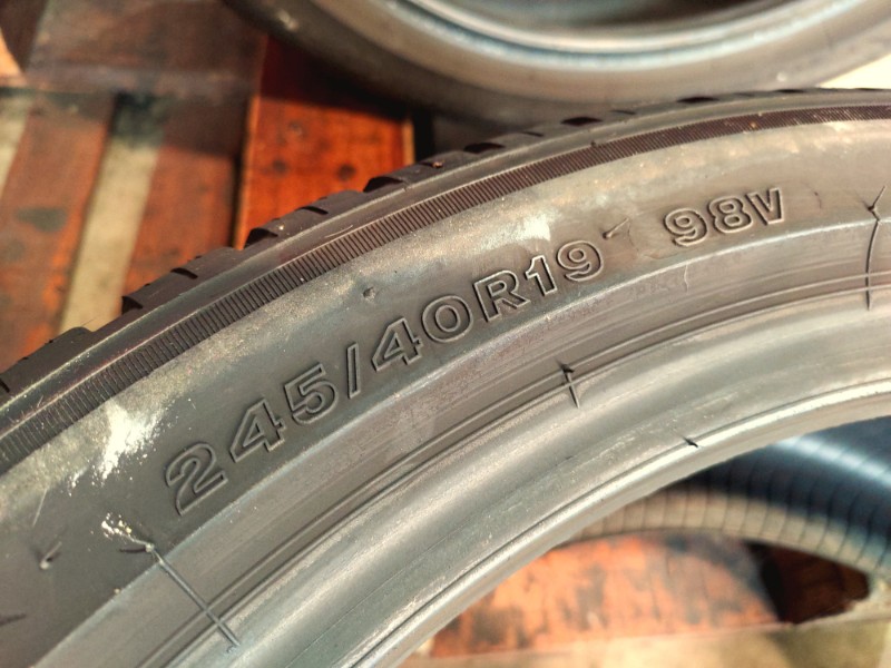 4 Gomme usate 245 40 19 Pneumatici Invernali BRIDGESTONE 4 Gomme usate 245 40 19 Pneumatici Invernali BRIDGESTONE
