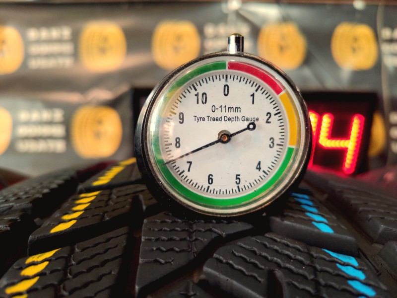 4 Gomme usate 235 60 18 Pneumatici Invernali DUNLOP 4 Gomme usate 235 60 18 Pneumatici Invernali DUNLOP