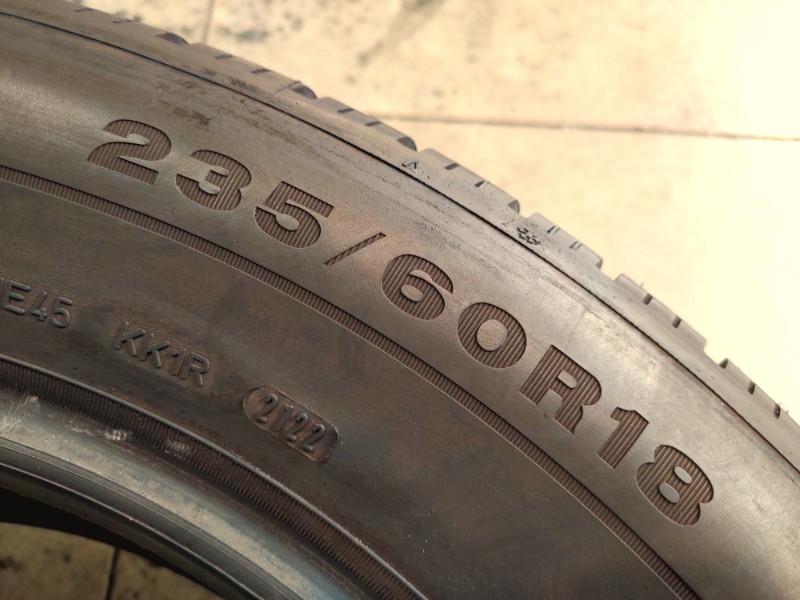 4 Gomme usate 235 60 18 Pneumatici Invernali DUNLOP 4 Gomme usate 235 60 18 Pneumatici Invernali DUNLOP