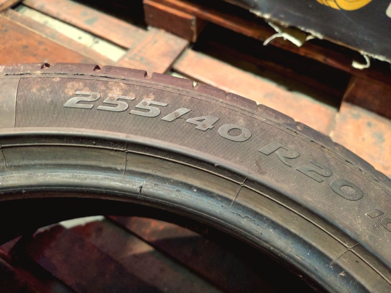 2 Gomme usate 235 45 20 e 2 Gomme usate 255 40 20 Pneumatici Estivi PIRELLI 2 Gomme usate 235 45 20 e 2 Gomme usate 255 40 20 Pneumatici Estivi PIRELLI