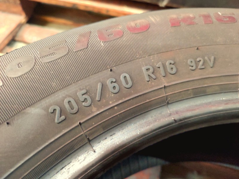 2 Gomme usate 205 60 16 Pneumatici Estivi FORMULA 2 Gomme usate 205 60 16 Pneumatici Estivi FORMULA