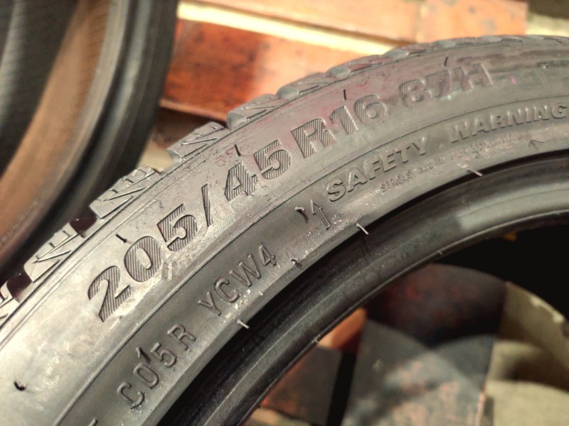4 Gomme usate 205 45 16 Pneumatici Invernali KUMHO 4 Gomme usate 205 45 16 Pneumatici Invernali KUMHO
