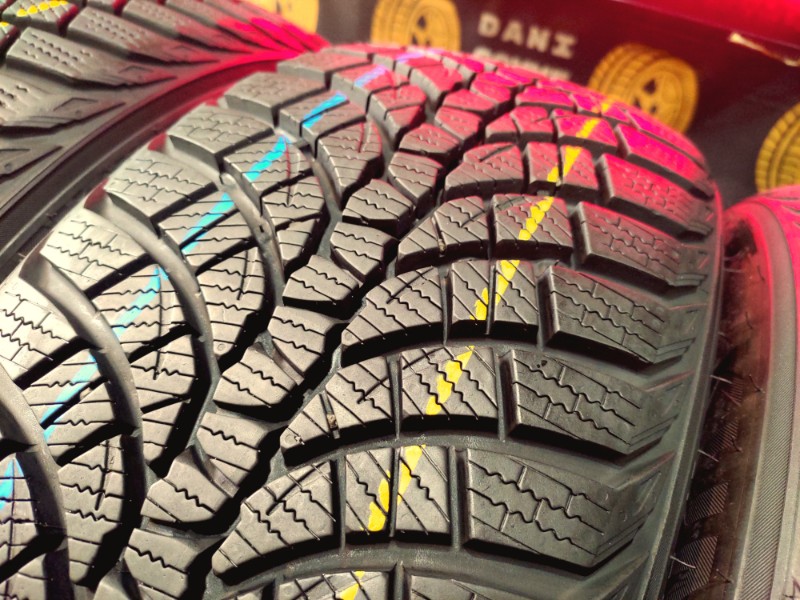 4 Gomme usate 215 55 17 Pneumatici Invernali KUMHO 4 Gomme usate 215 55 17 Pneumatici Invernali KUMHO