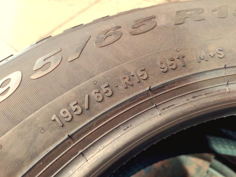 2 Gomme usate 195 65 15 Pneumatici Invernali PIRELLI 2 Gomme usate 195 65 15 Pneumatici Invernali PIRELLI