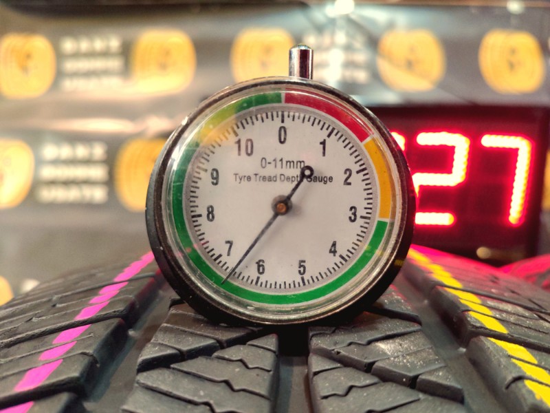 2 Gomme usate 205 60 16 Pneumatici Invernali BARUM 2 Gomme usate 205 60 16 Pneumatici Invernali BARUM
