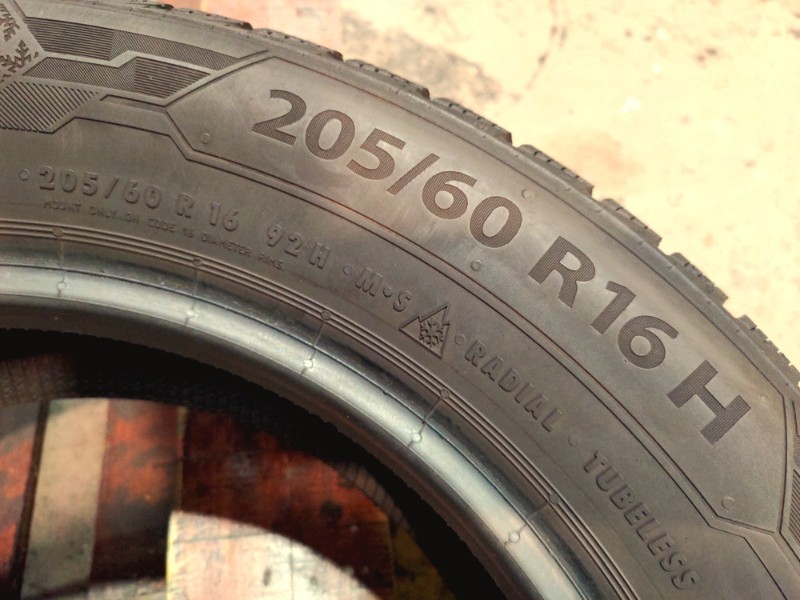 2 Gomme usate 205 60 16 Pneumatici Invernali BARUM 2 Gomme usate 205 60 16 Pneumatici Invernali BARUM