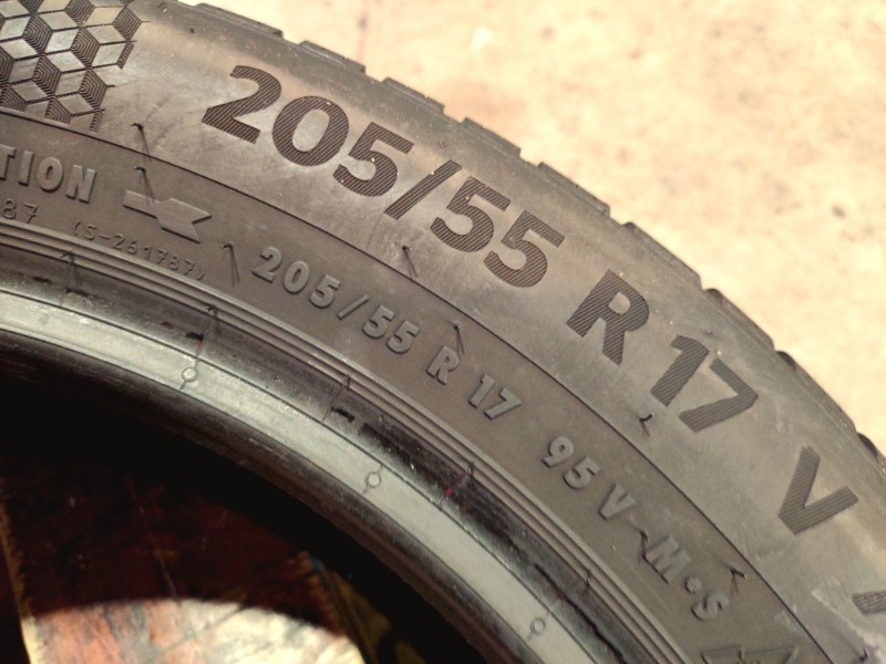 2 Gomme usate 205 55 17 Pneumatici Invernali CONTINENTAL 2 Gomme usate 205 55 17 Pneumatici Invernali CONTINENTAL