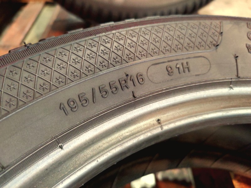 4 Gomme usate 195 55 16 Pneumatici Invernali KLEBER 4 Gomme usate 195 55 16 Pneumatici Invernali KLEBER