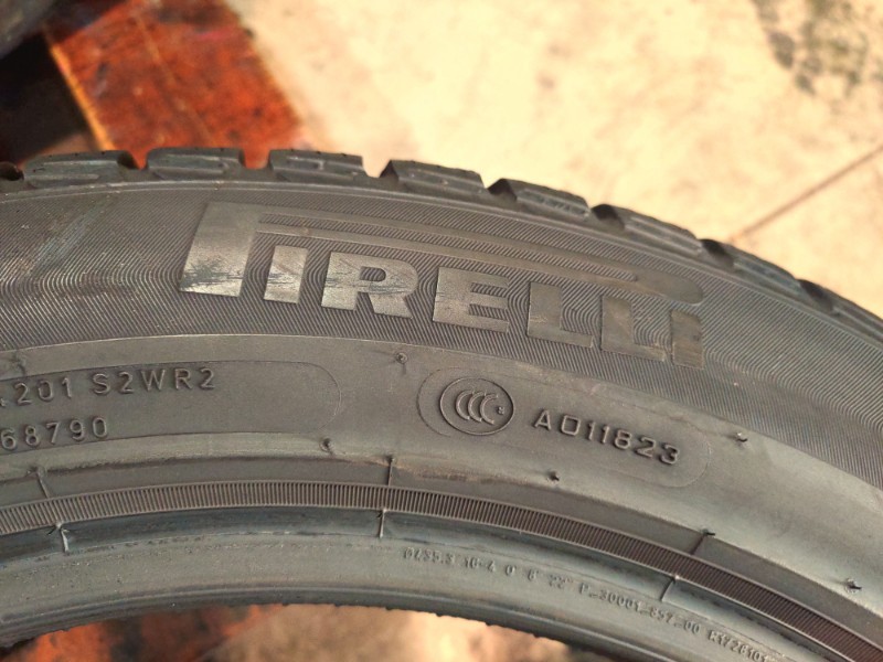 4 Gomme usate 215 55 17 Pneumatici Invernali PIRELLI 4 Gomme usate 215 55 17 Pneumatici Invernali PIRELLI