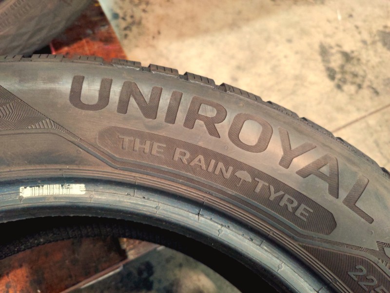 4 Gomme usate 225 55 17 Pneumatici Invernali UNIROYAL 4 Gomme usate 225 55 17 Pneumatici Invernali UNIROYAL