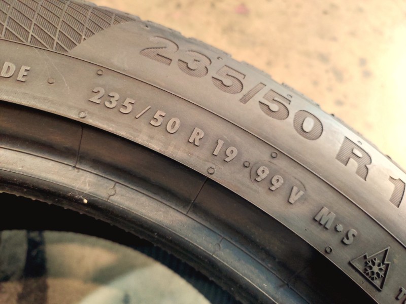 4 Gomme usate 235 50 19 Pneumatici Invernali CONTINENTAL 4 Gomme usate 235 50 19 Pneumatici Invernali CONTINENTAL