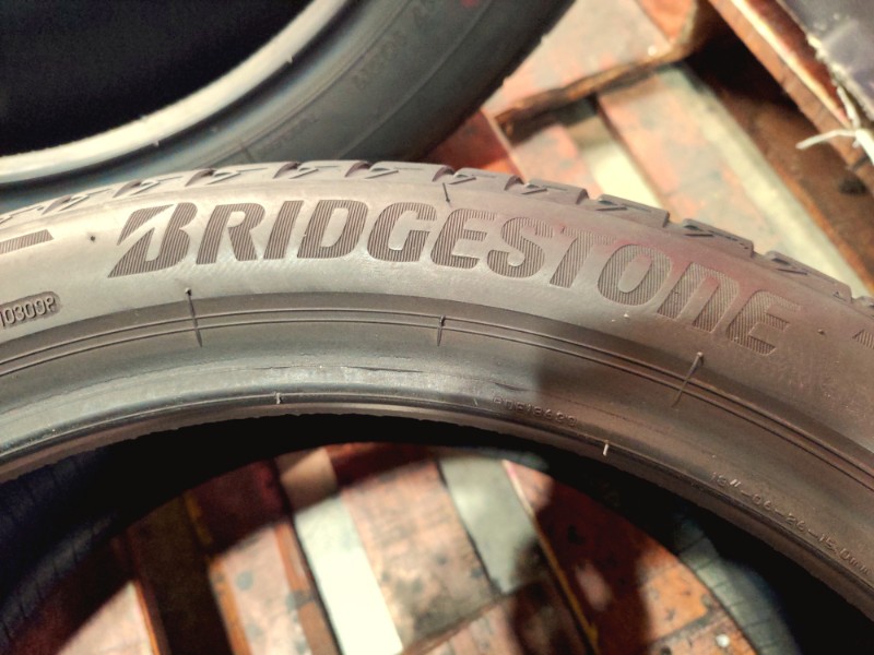 2 Gomme usate 225 40 18 Pneumatici Estivi BRIDGESTONE 2 Gomme usate 225 40 18 Pneumatici Estivi BRIDGESTONE