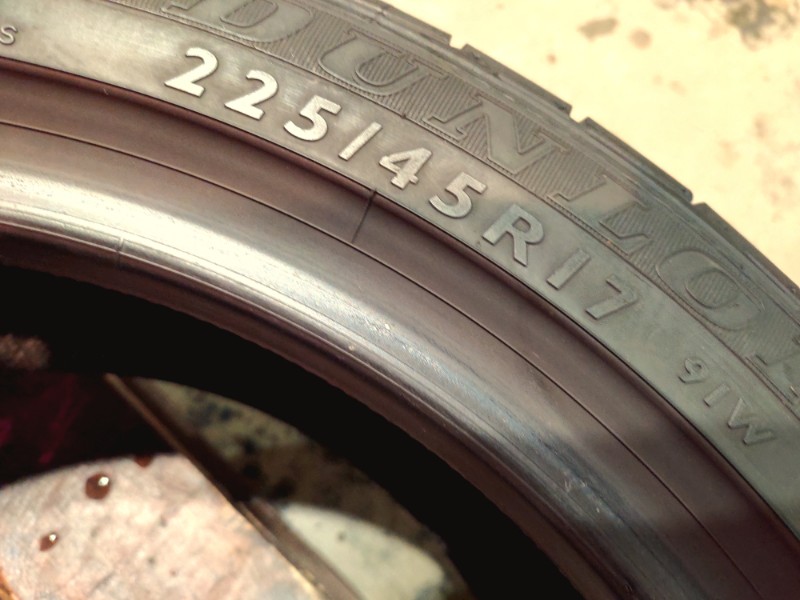 2 Gomme usate 225 45 17 RUN FLAT Pneumatici Estivi DUNLOP 2 Gomme usate 225 45 17 RUN FLAT Pneumatici Estivi DUNLOP
