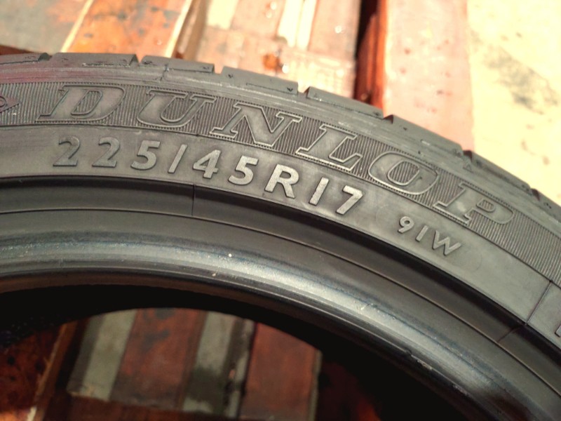 2 Gomme usate 225 45 17 RUN FLAT Pneumatici Estivi DUNLOP 2 Gomme usate 225 45 17 RUN FLAT Pneumatici Estivi DUNLOP