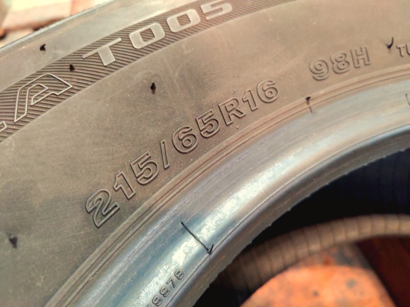 4 Gomme usate 215 65 16 Pneumatici Estivi BRIDGESTONE 4 Gomme usate 215 65 16 Pneumatici Estivi BRIDGESTONE