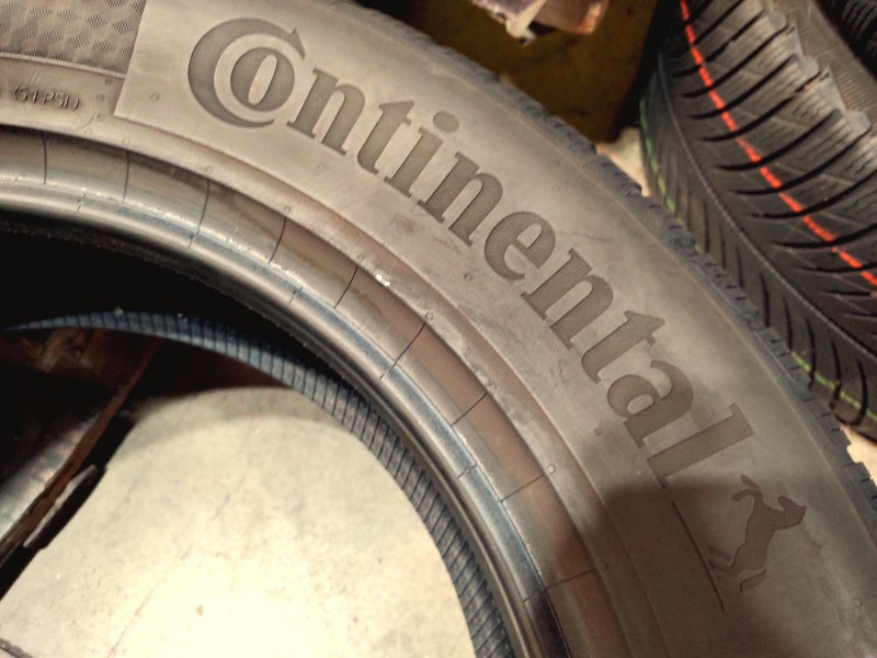 4 Gomme usate 215 65 17 Pneumatici Invernali CONTINENTAL 4 Gomme usate 215 65 17 Pneumatici Invernali CONTINENTAL