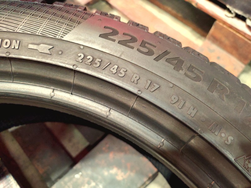 2 Gomme usate 225 45 17 Pneumatici Invernali CONTINENTAL 2 Gomme usate 225 45 17 Pneumatici Invernali CONTINENTAL