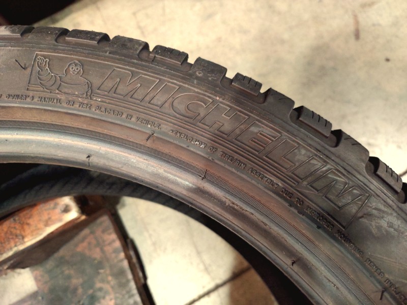 2 Gomme usate 225 40 18 Pneumatici Invernali MICHELIN 2 Gomme usate 225 40 18 Pneumatici Invernali MICHELIN