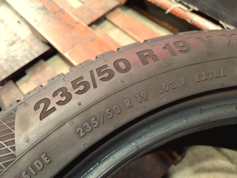 4 Gomme usate 235 50 19 Pneumatici Invernali CONTINENTAL 4 Gomme usate 235 50 19 Pneumatici Invernali CONTINENTAL