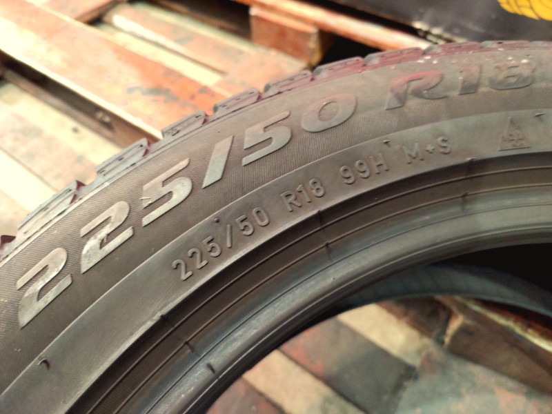 2 Gomme usate 225 50 18 Pneumatici Invernali PIRELLI 2 Gomme usate 225 50 18 Pneumatici Invernali PIRELLI