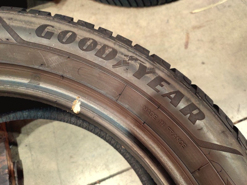 4 Gomme usate 215 55 17 Pneumatici Invernali GOODYEAR 4 Gomme usate 215 55 17 Pneumatici Invernali GOODYEAR