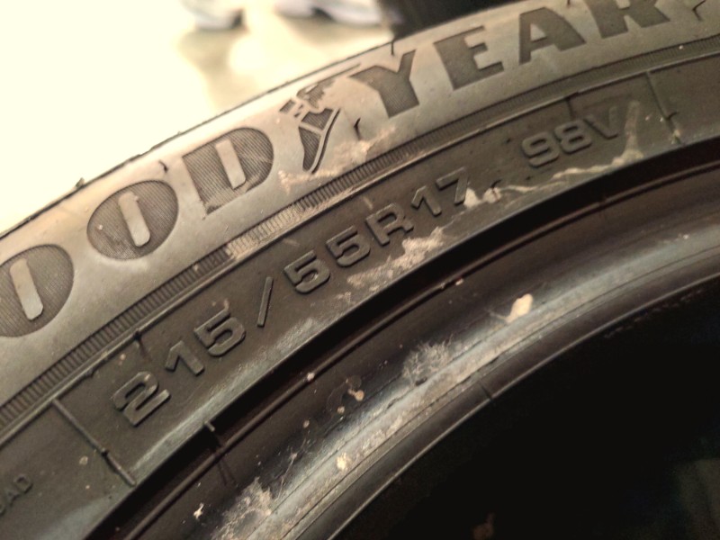 4 Gomme usate 215 55 17 Pneumatici Invernali GOODYEAR 4 Gomme usate 215 55 17 Pneumatici Invernali GOODYEAR