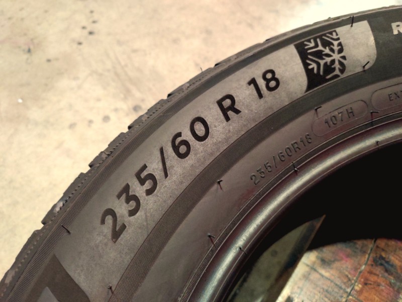 2 Gomme usate 235 60 18 Pneumatici Invernali MICHELIN 2 Gomme usate 235 60 18 Pneumatici Invernali MICHELIN