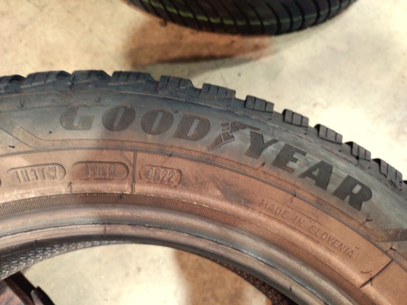 4 Gomme usate 175 65 15 Pneumatici Invernali GOODYEAR 4 Gomme usate 175 65 15 Pneumatici Invernali GOODYEAR