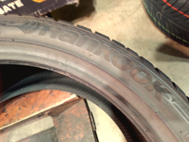 2 Gomme usate 245 40 20 e 2 Gomme usate 275 35 20 Pneumatici Invernali HANKOOK 2 Gomme usate 245 40 20 e 2 Gomme usate 275 35 20 Pneumatici Invernali HANKOOK