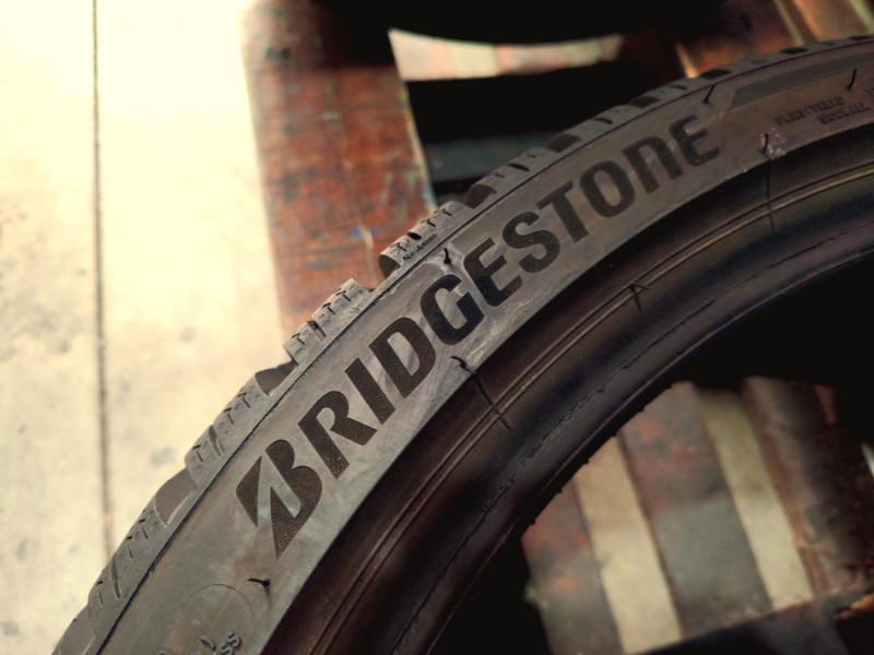 2 Gomme usate 235 35 19 Pneumatici Invernali BRIDGESTONE 2 Gomme usate 235 35 19 Pneumatici Invernali BRIDGESTONE