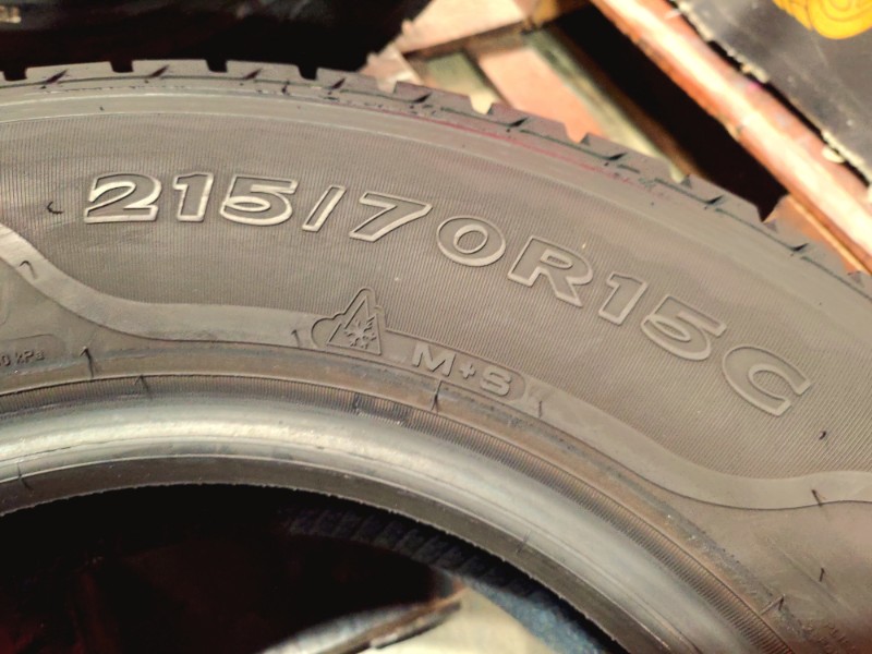 4 Gomme usate 215 70 15 C Pneumatici Invernali SAVA 4 Gomme usate 215 70 15 C Pneumatici Invernali SAVA