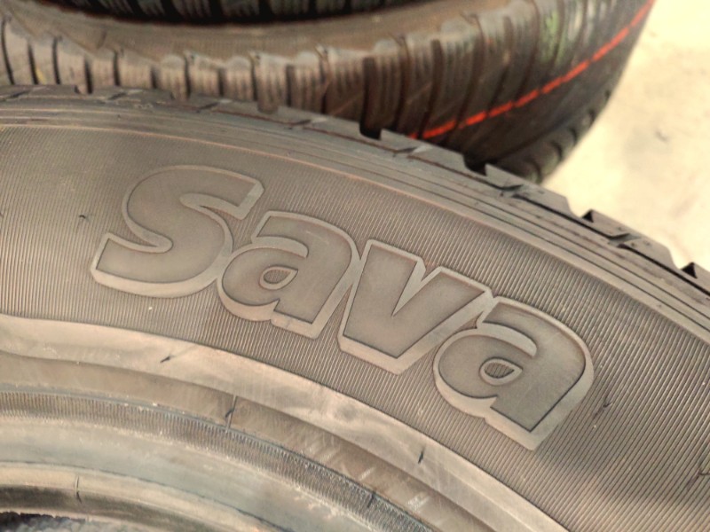 4 Gomme usate 215 70 15 C Pneumatici Invernali SAVA 4 Gomme usate 215 70 15 C Pneumatici Invernali SAVA