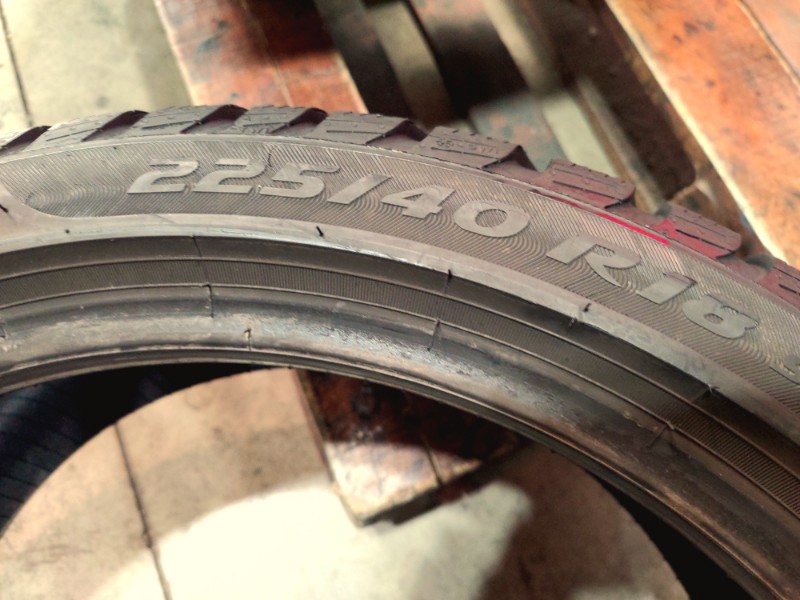 4 Gomme usate 225 40 18 Pneumatici Invernali PIRELLI 4 Gomme usate 225 40 18 Pneumatici Invernali PIRELLI