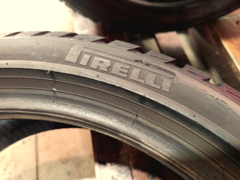 4 Gomme usate 225 40 18 Pneumatici Invernali PIRELLI 4 Gomme usate 225 40 18 Pneumatici Invernali PIRELLI