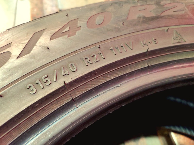 2 Gomme usate 275 45 21 e 2 Gomme usate 315 40 21 Pneumatici Invernali PIRELLI 2 Gomme usate 275 45 21 e 2 Gomme usate 315 40 21 Pneumatici Invernali PIRELLI