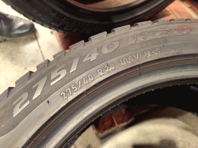 2 Gomme usate 245 45 20 e 2 Gomme usate 275 40 20 RUN FLAT Pneumatici Invernali PIRELLI 2 Gomme usate 245 45 20 e 2 Gomme usate 275 40 20 RUN FLAT Pneumatici Invernali PIRELLI