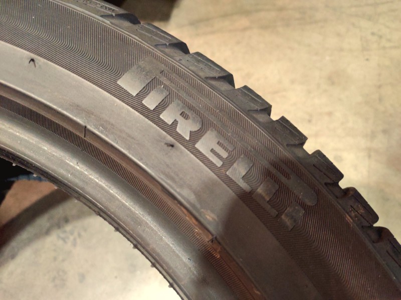 2 Gomme usate 245 45 20 e 2 Gomme usate 275 40 20 RUN FLAT Pneumatici Invernali PIRELLI 2 Gomme usate 245 45 20 e 2 Gomme usate 275 40 20 RUN FLAT Pneumatici Invernali PIRELLI